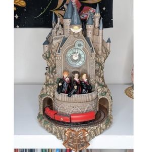 Bradford exchange Harry Potter Hogwarts wall clock with lights music and motion.